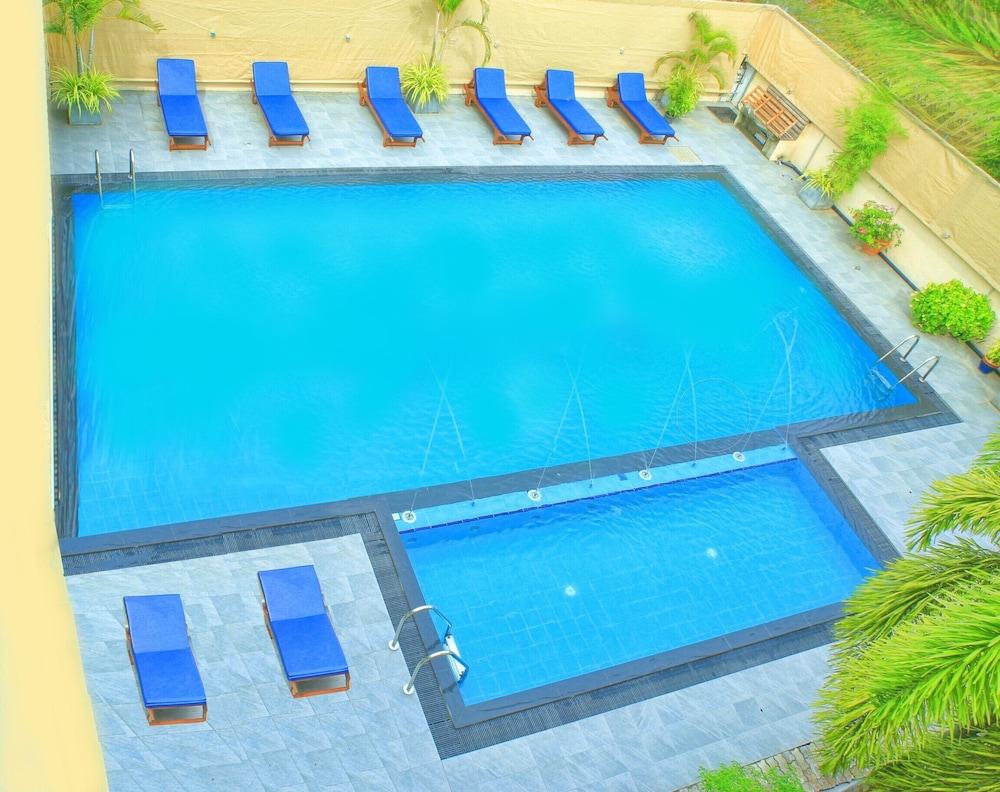 The Ocean Pearl Hotel